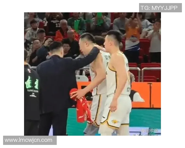 解放军与北京男篮激战正酣谁能在赛场上夺得最终胜利